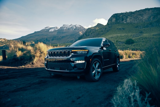 2024-Jeep-GrandCherokee4xe-Limited-SUV-L01.jpg
